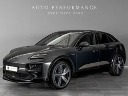 Grau Gebraucht 2024 Porsche Macan 4 Electric SUV | 112.574 € (Superpreis)