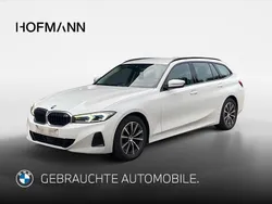 Alpinweiß uni Gebraucht 2022 BMW 318 Shadowline Kombi | 28.890 € (Fairer Preis)