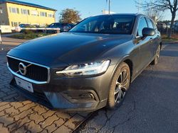 Grau Gebraucht 2020 Volvo V60 Momentum Kombi | 11.900 €