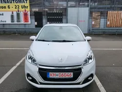 Weiß Gebraucht 2017 Peugeot 208 Active Kleinwagen | 5.299 € (Guter Preis)