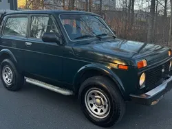 Grün Gebraucht 2011 Lada niva SUV | 3.500 € (Guter Preis)