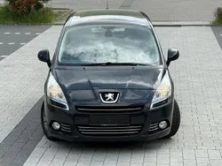Grau Gebraucht 2011 Peugeot 5008 Van / Kleinbus | 6.490 € (Fairer Preis)