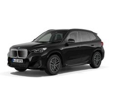 Schwarz (black sapphire metallic) Neu 2025 BMW iX1 SUV | 56.850 € (Fairer Preis)
