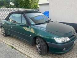 Grün Gebraucht 2001 Peugeot 306 Cabriolet Cabrio | 2.333 € (Fairer Preis)