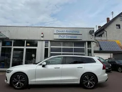 Weiß Gebraucht 2024 Volvo V60 Core Kombi | 35.590 € (Superpreis)