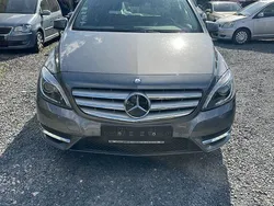Grau Gebraucht 2012 Mercedes B200 Van / Kleinbus | 11.000 € (Fairer Preis)