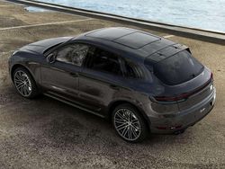 Grau Gebraucht 2021 Porsche Macan Turbo SUV | 85.000 €