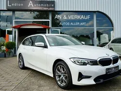 Weiß Gebraucht 2021 BMW 318 Sport Line Kombi | 19.990 € (Fairer Preis)