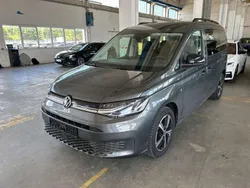 Indiumgrau metallic Gebraucht 2024 VW Caddy Maxi Life Van / Kleinbus | 39.777 € (Fairer Preis)