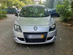 Grau Gebraucht 2011 Renault Scénic III Bose Edition Van / Kleinbus | 2.600 € (Guter Preis)