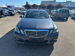Grau Gebraucht 2009 Mercedes E250 Avantgarde Limousine | 12.999 € (Fairer Preis)