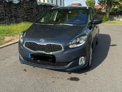 Grau Gebraucht 2016 Kia Carens Van / Kleinbus | 11.099 € (Fairer Preis)