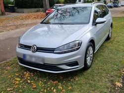 Silber Gebraucht 2018 VW Golf VII Trendline Kombi | 7.790 €