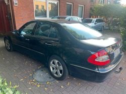 Schwarz Gebraucht 2007 Mercedes 220 Avantgarde Limousine | 9.800 €