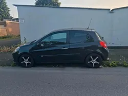 Schwarz Gebraucht 2005 Renault Clio II Limousine | 1.600 €