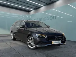 Grau Gebraucht 2022 Mercedes E400 Avantgarde Kombi | 55.950 €