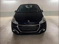 Blau Gebraucht 2017 Peugeot 208 Kleinwagen | 5.300 € (Guter Preis)