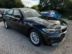 Black sapphire metallic Gebraucht 2020 BMW 320 Advantage Limousine | 21.999 € (Fairer Preis)