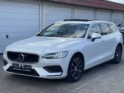 Weiß Gebraucht 2018 Volvo V60 Momentum Kombi | 16.500 € (Etwas zu teuer)
