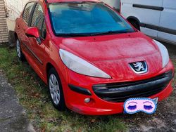 Rot Gebraucht 2008 Peugeot 207 Kleinwagen | 1.899 €