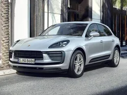 Dolomitsilbermetallic Gebraucht 2022 Porsche Macan SUV | 63.880 € (Fairer Preis)