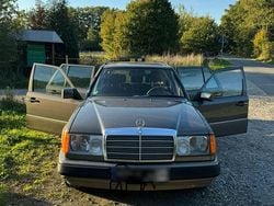 Grau Gebraucht 1991 Mercedes E230 Kombi | 6.900 €