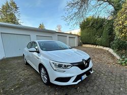 Weiß Gebraucht 2025 Renault Mégane II Limousine | 10.500 €