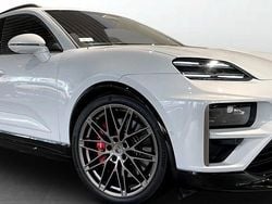 Eisgrau Gebraucht 2024 Porsche Macan 4 Electric SUV | 112.000 € (Superpreis)