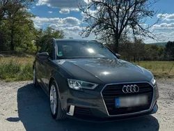 Grau Gebraucht 2018 Audi A3 Sportback Kleinwagen | 17.500 € (Fairer Preis)