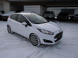 Weiß Gebraucht 2013 Ford Fiesta Trend Limousine | 2.990 € (Guter Preis)