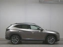 Silky bronze metallic Gebraucht 2021 Hyundai Tucson Trend SUV | 20.780 € (Guter Preis)