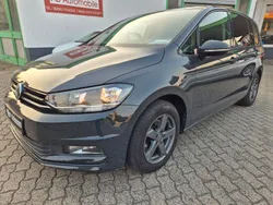 Grau Gebraucht 2017 VW Touran Trendline Van / Kleinbus | 15.700 € (Fairer Preis)