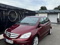 Rot Gebraucht 2006 Mercedes B200 Van / Kleinbus | 3.000 € (Superpreis)