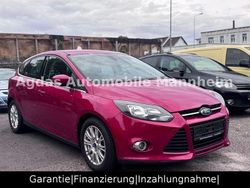 Rot Gebraucht 2011 Ford Focus Titanium Limousine | 3.650 € (Superpreis)