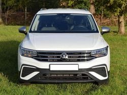 Weiß Gebraucht 2024 VW Tiguan Allspace Move SUV | 40.500 € (Guter Preis)