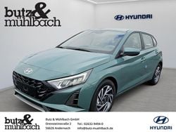 Mangrove green / mic Neu 2025 Hyundai i20 Trend Limousine | 23.790 € (Etwas zu teuer)