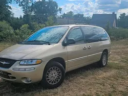 Gold Gebraucht 1997 Chrysler Voyager Van / Kleinbus | 2.000 €