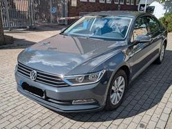 Grau Gebraucht 2016 VW Passat Comfortline Limousine | 11.699 € (Superpreis)