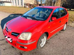 Rot Gebraucht 2006 Nissan Almera Tino Van / Kleinbus | 1.800 €
