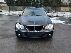 Schwarz Gebraucht 2007 Mercedes 220 Kombi | 3.000 €