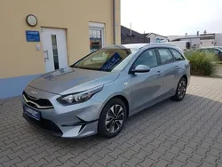 Infra red metallic Neu 2024 Kia Ceed Sportswagon Vision Kombi | 23.440 € (Superpreis)