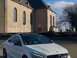 Weiß Gebraucht 2017 Mercedes CLA250 AMG Limousine | 25.999 € (Teuer)