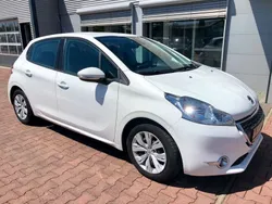 Weiß Gebraucht 2017 Peugeot 208 Kleinwagen | 5.999 € (Guter Preis)