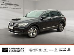 Deep black perleffekt (metallic) Gebraucht 2022 VW Tiguan Elegance SUV | 29.990 € (Guter Preis)