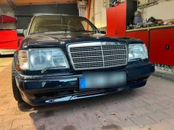 Blau Gebraucht 1993 Mercedes E420 Limousine | 22.000 €