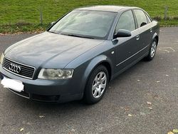 Grau Gebraucht 2001 Audi A4 Limousine | 1.750 € (Fairer Preis)