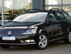 Schwarz metallic Gebraucht 2011 VW Passat Comfortline Kombi | 9.900 €