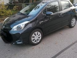 Schwarz Gebraucht 2012 Toyota Yaris Hybrid Kleinwagen | 9.200 €