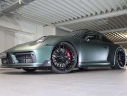 Racinggreenmatmet (folie) Gebraucht 2022 Porsche 992 Basis Coupé | 149.992 €