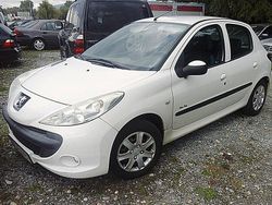 Weiß Gebraucht 2011 Peugeot 206+ Urban Move Kleinwagen | 2.000 € (Fairer Preis)